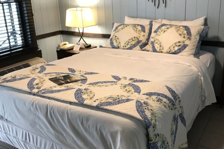 The Riverside Lodge at Chimney Rock