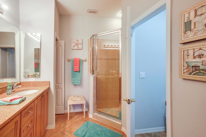 3 Mi to Dtwn Fort Myers: Condo w / Pool & Hot Tub