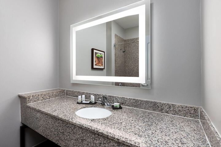 La Quinta Inn & Suites by Wyndham-Brookshire-West Katy