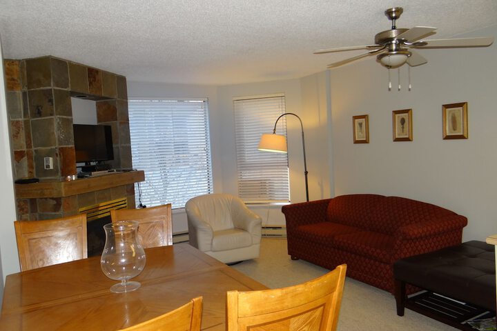 Lounge 31 of 32