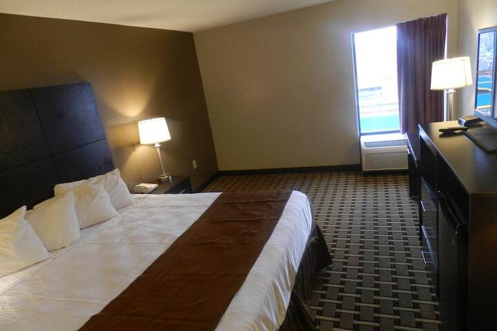 Room 8 of 28