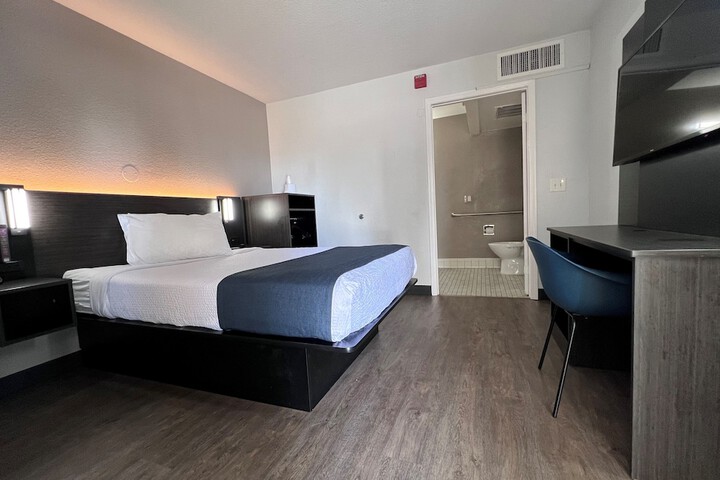 Room 13 of 43