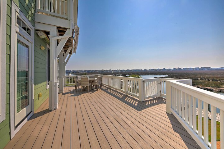 Manteo Waterfront Resort Home w / 30-ft Dock!