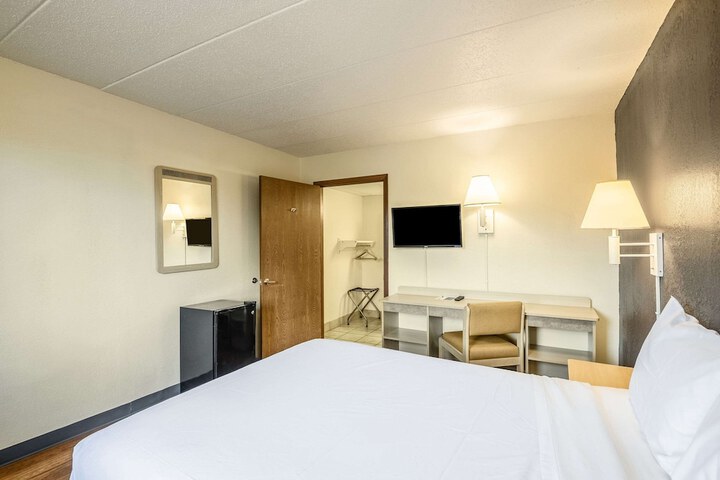 Room 30 of 49