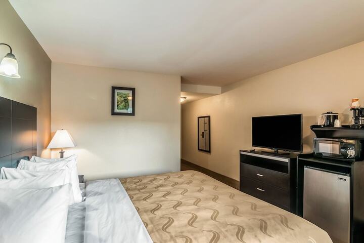 Room 27 of 34