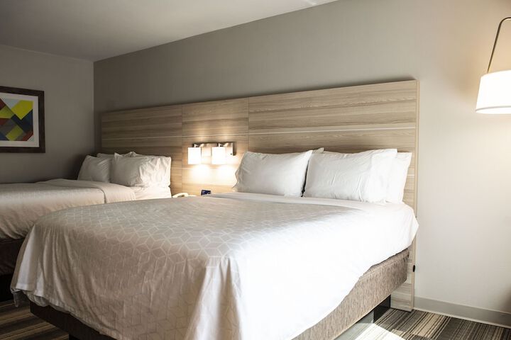 Holiday Inn Express & Suites Sedalia by IHG