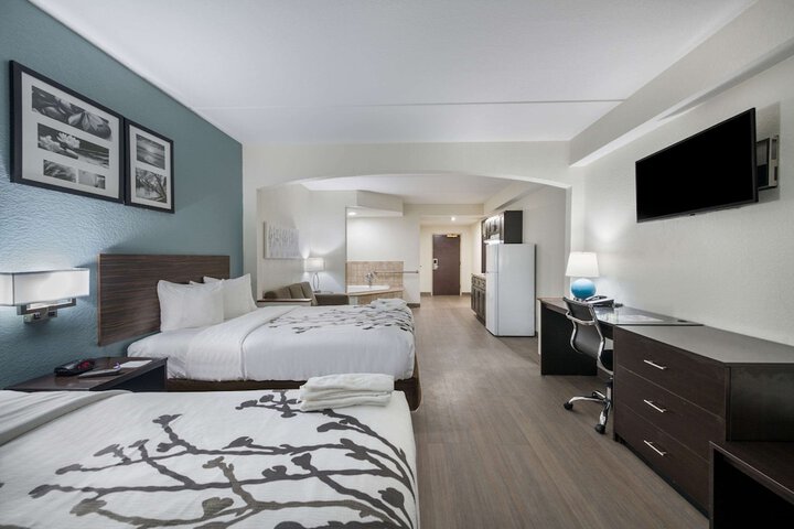 Room 16 of 40