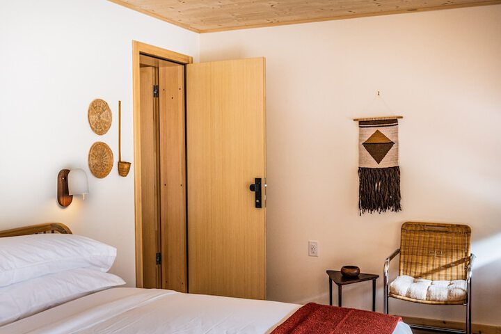 Room 11 of 21