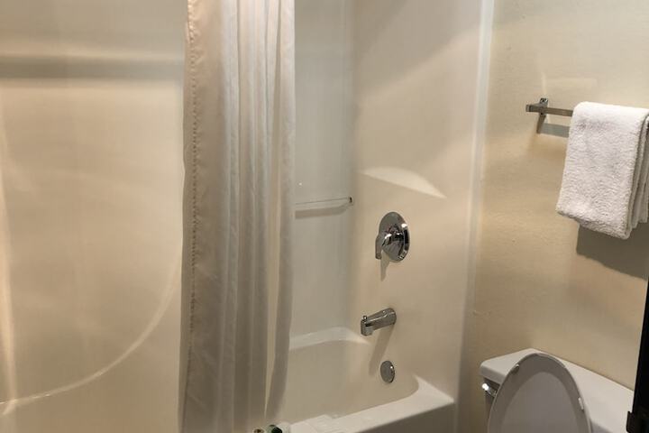 Room 11 of 25