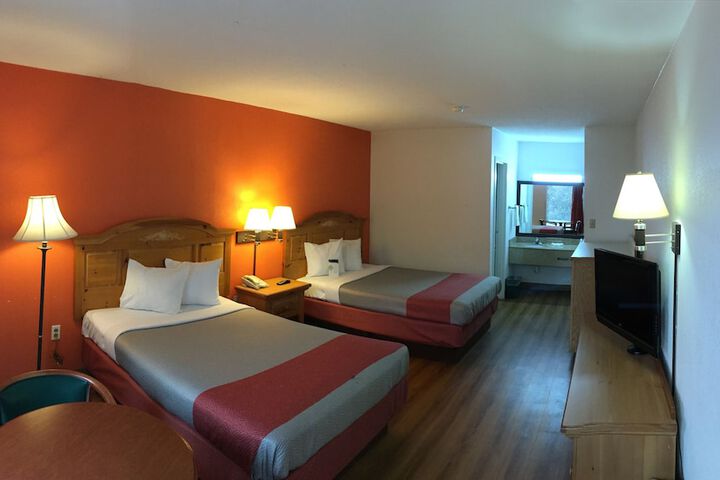 Room 21 of 38