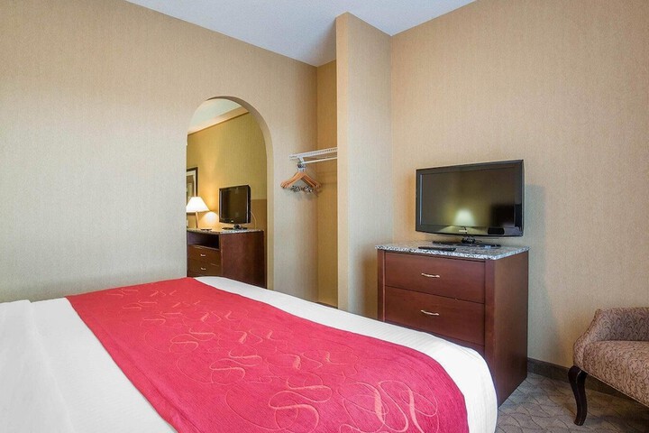 Comfort Inn & Suites