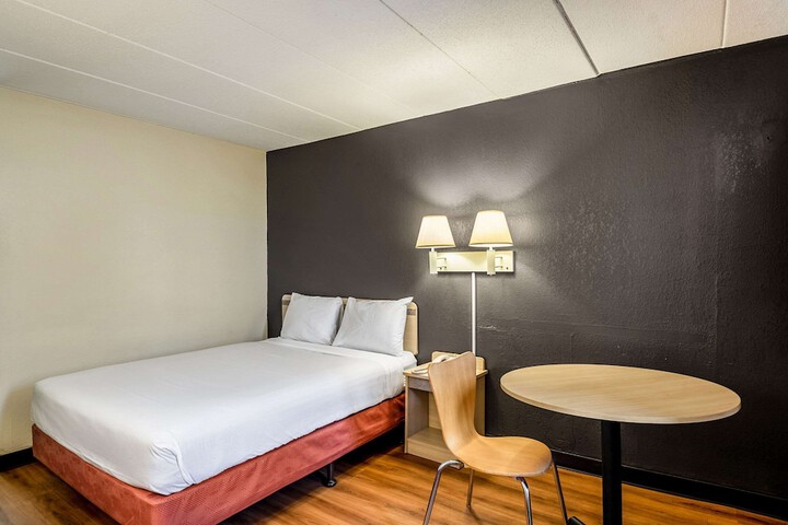 Room 32 of 49