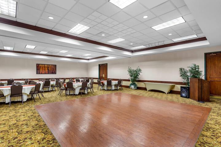 Country Inn & Suites by Radisson Beckley, WV