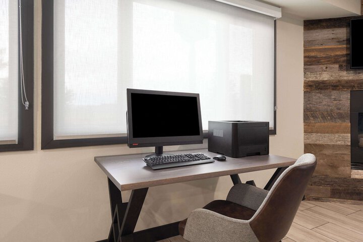 Business Center 33 of 33