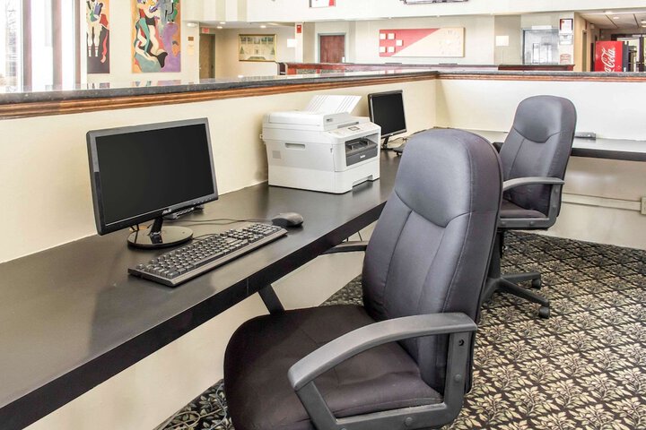 Business Center 26 of 29