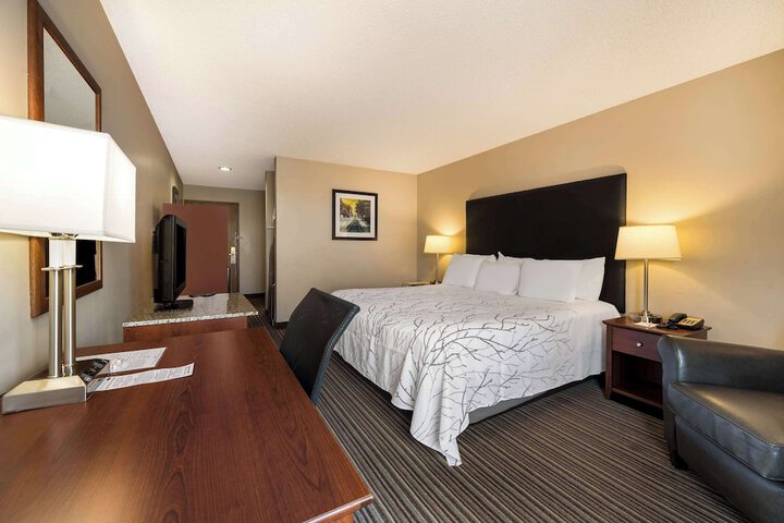 Room 17 of 40