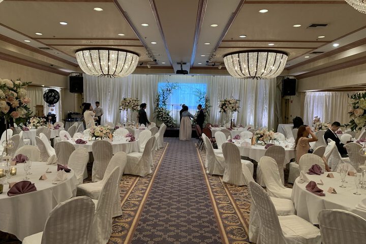 Ballroom/Hall 26 of 33