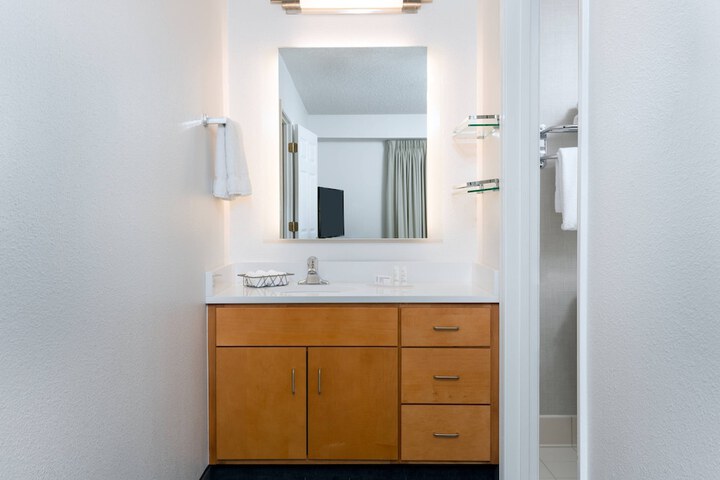 Room 14 of 39