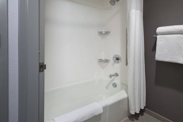 Courtyard by Marriott Norwalk