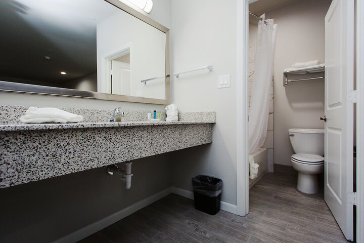 Room 6 of 12