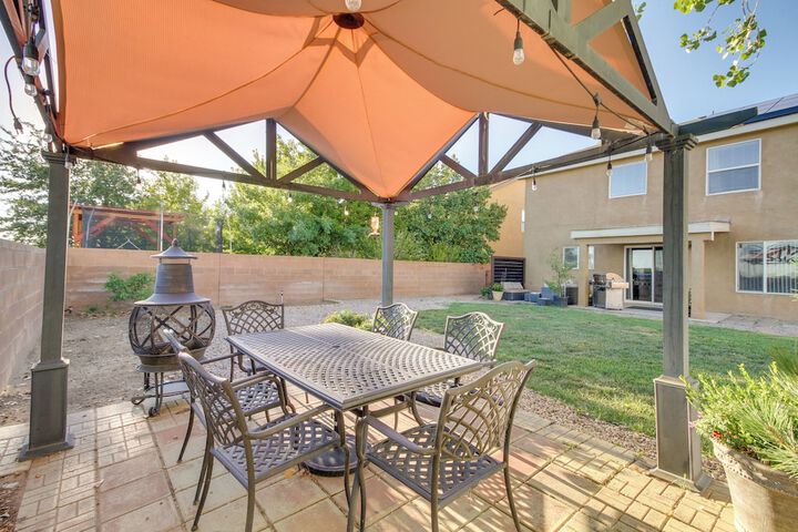 Chic New Mexico Retreat w / Patio Grill & Fire Pit