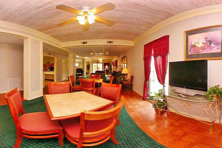 Econo Lodge Canton I-55