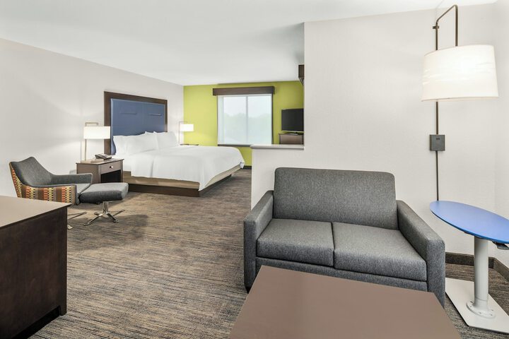 Holiday Inn Express & Suites Wilmington-Newark by IHG