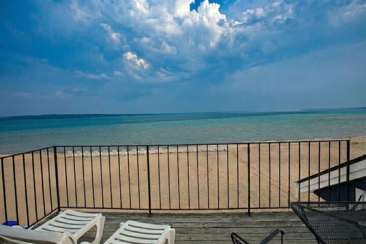 Pointes North Beachfront Hotel – 2 Person Spa Tub Studios