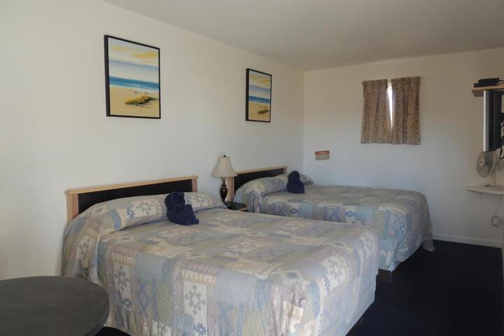 100 Mile Motel & RV Park