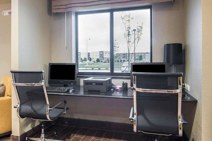 Business Center 42 of 43