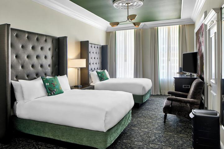 Room 49 of 212