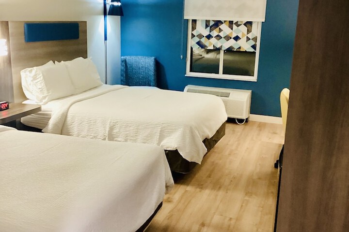 Room 32 of 54