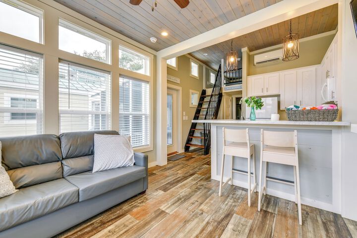 Lake Norman Getaway w / Pool Access + Kayaking!