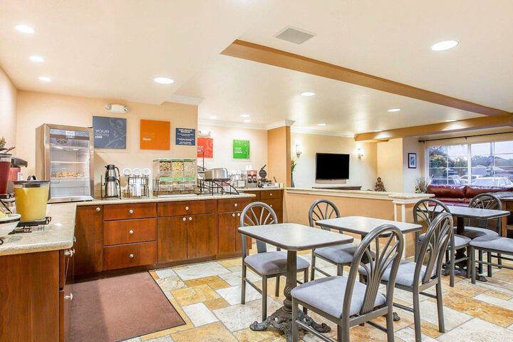 Comfort Inn & Suites Salinas City Center Area