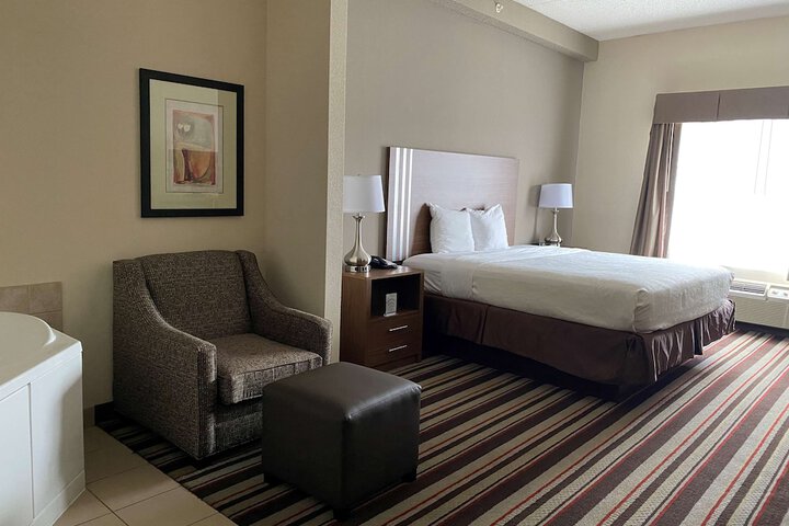 Room 5 of 16