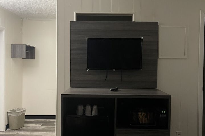 Room 12 of 18