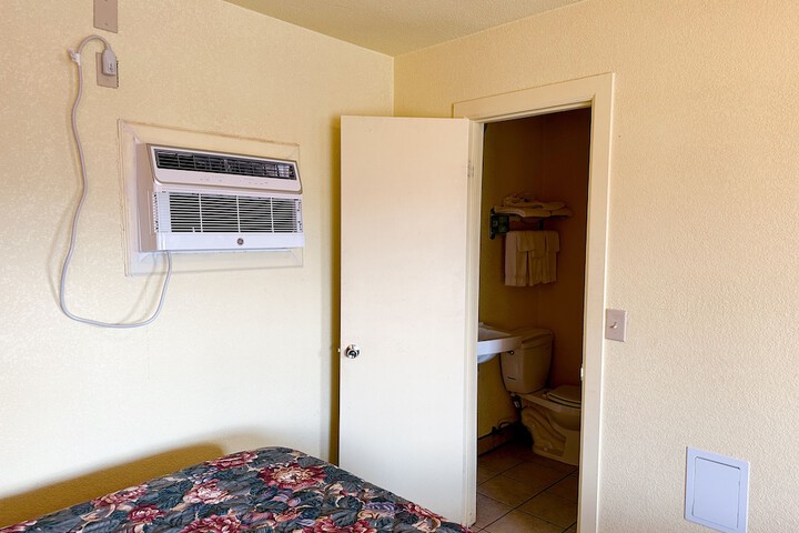 Room 10 of 23