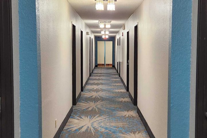 Ballroom/Hall 32 of 33