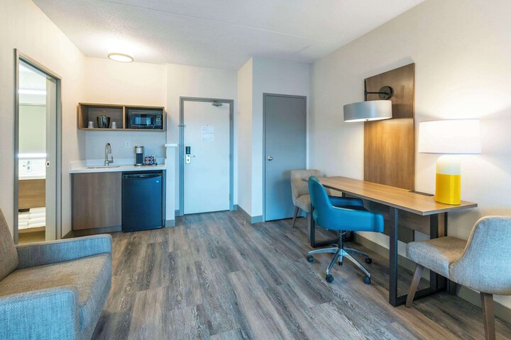 Room 8 of 17
