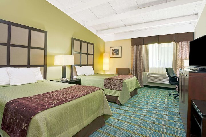 Room 10 of 14