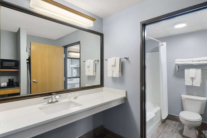 Room 21 of 39