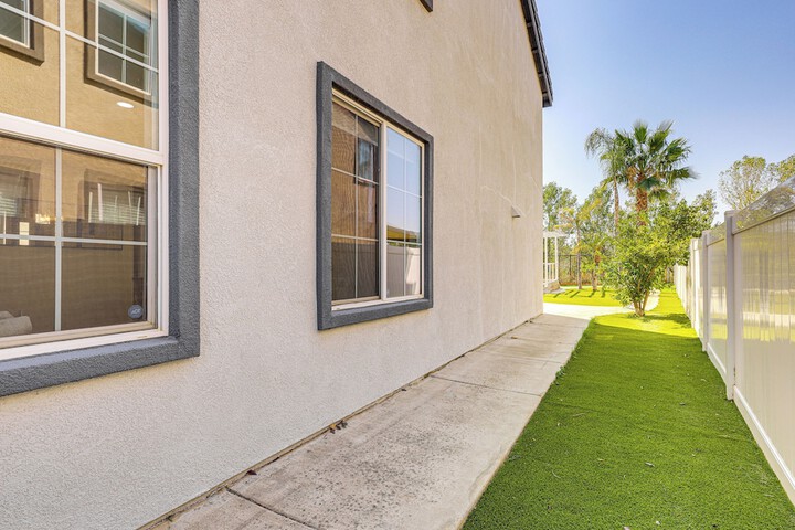 Mtn-view Gem w / Private Yard: Luxe Beaumont Home