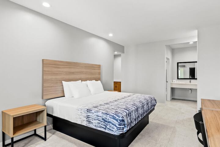 Americas Best Value Inn & Suites Tomball Grand Parkway