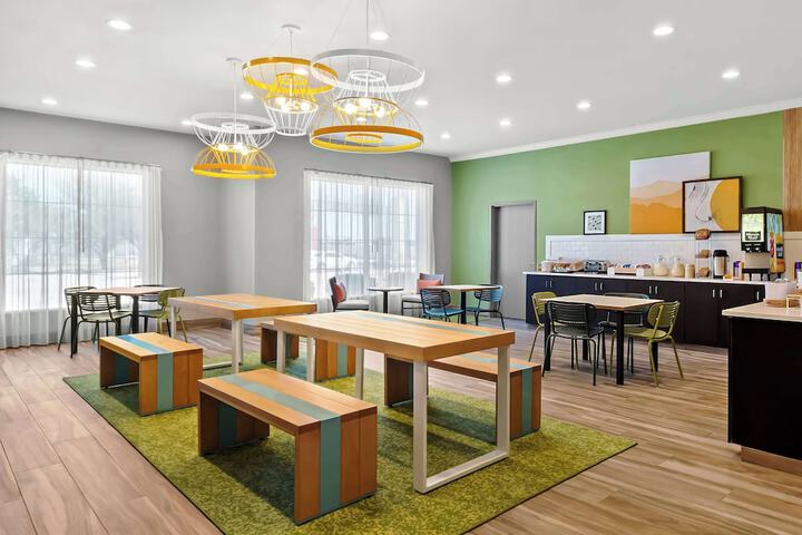Spark by Hilton Selma