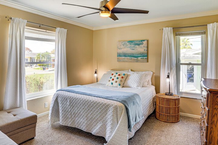 Waterfront Lake Placid Escape w / Dock & Lanai