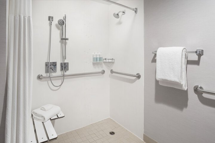 Room 34 of 62