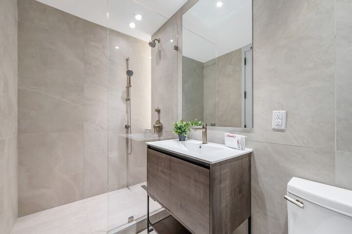 Global Luxury Suites at the Arches
