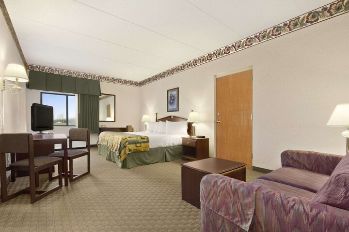 Room 10 of 26