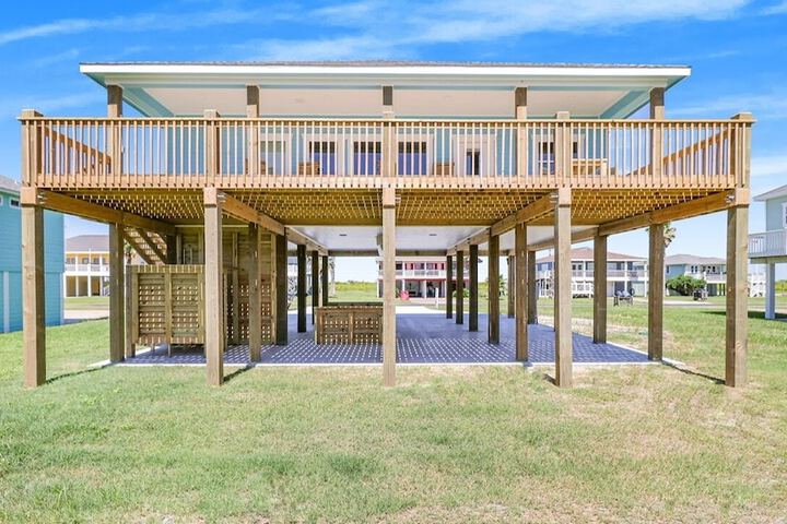 Tideâs Up 3 Bedroom Home by RedAwning