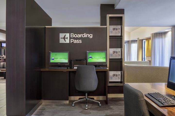 Courtyard by Marriott Dallas Arlington / Entertainment Dist